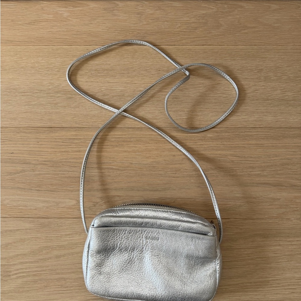 BAGGU Metallic Silver Crossbody Bag